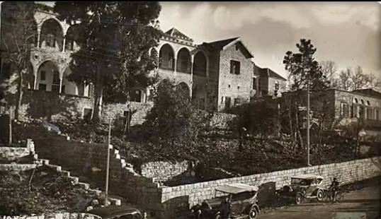 سوق الغرب سنة 1935،أحد المعاهد التربوية 